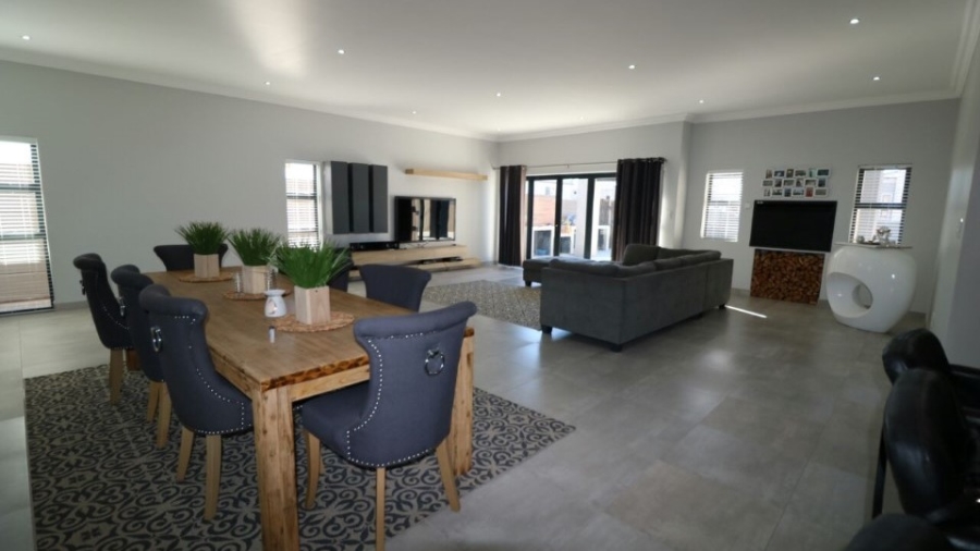 To Let 4 Bedroom Property for Rent in Parklands North Western Cape